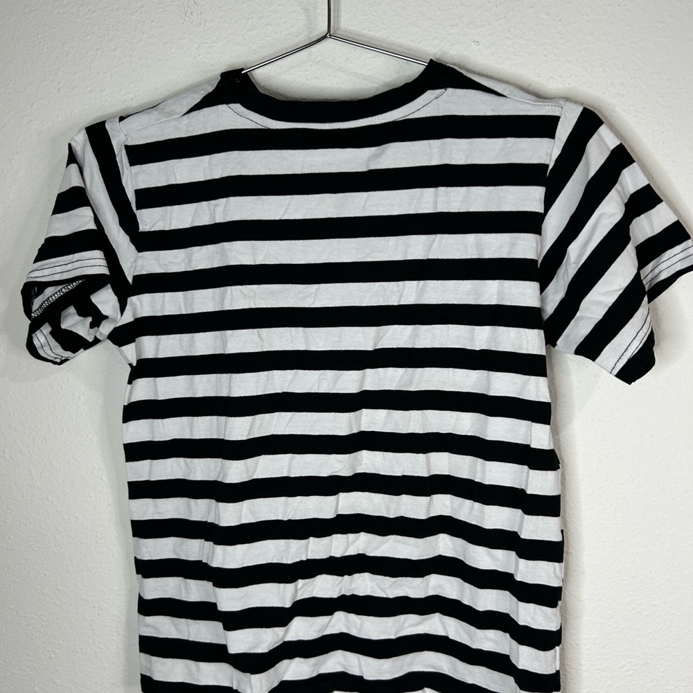 Boys Black & White Striped T-Shirt Size 10/12 Short Sleeve Crew Neck - Picture 4 of 4